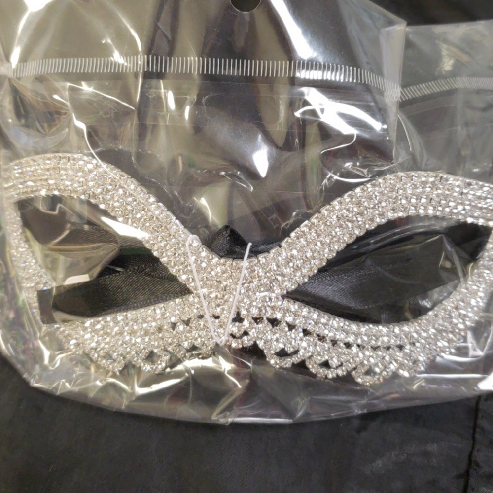 Crystal mask